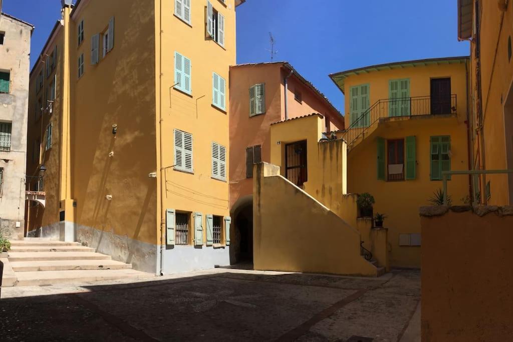Between The Roofs Of Menton Old Town And The Sea Экстерьер фото